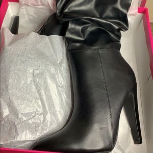 SIZE 7 BLACK BOOTS